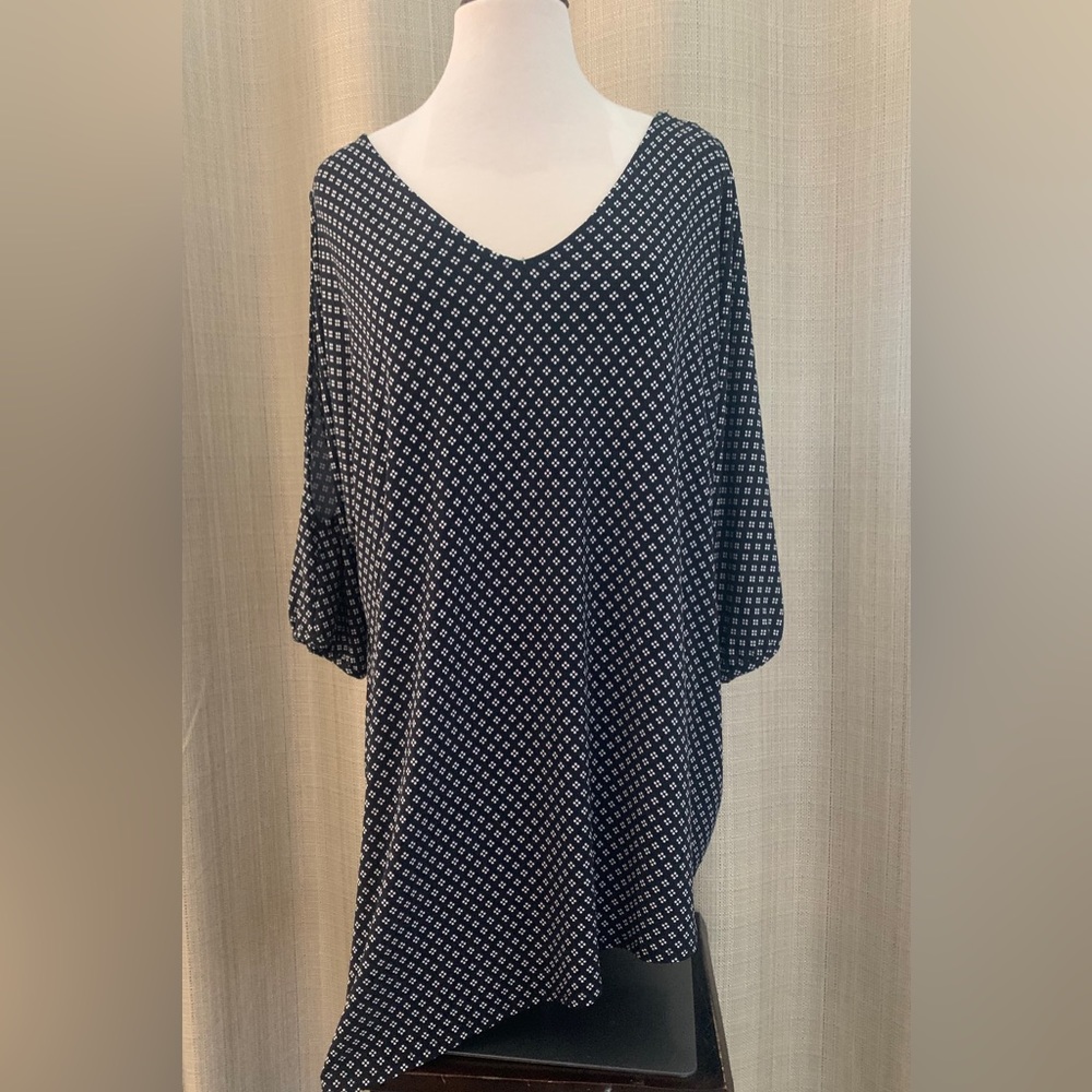 Lane Bryant Top 18/20 NWT shark bite hem cut out sleeve simply chic collection